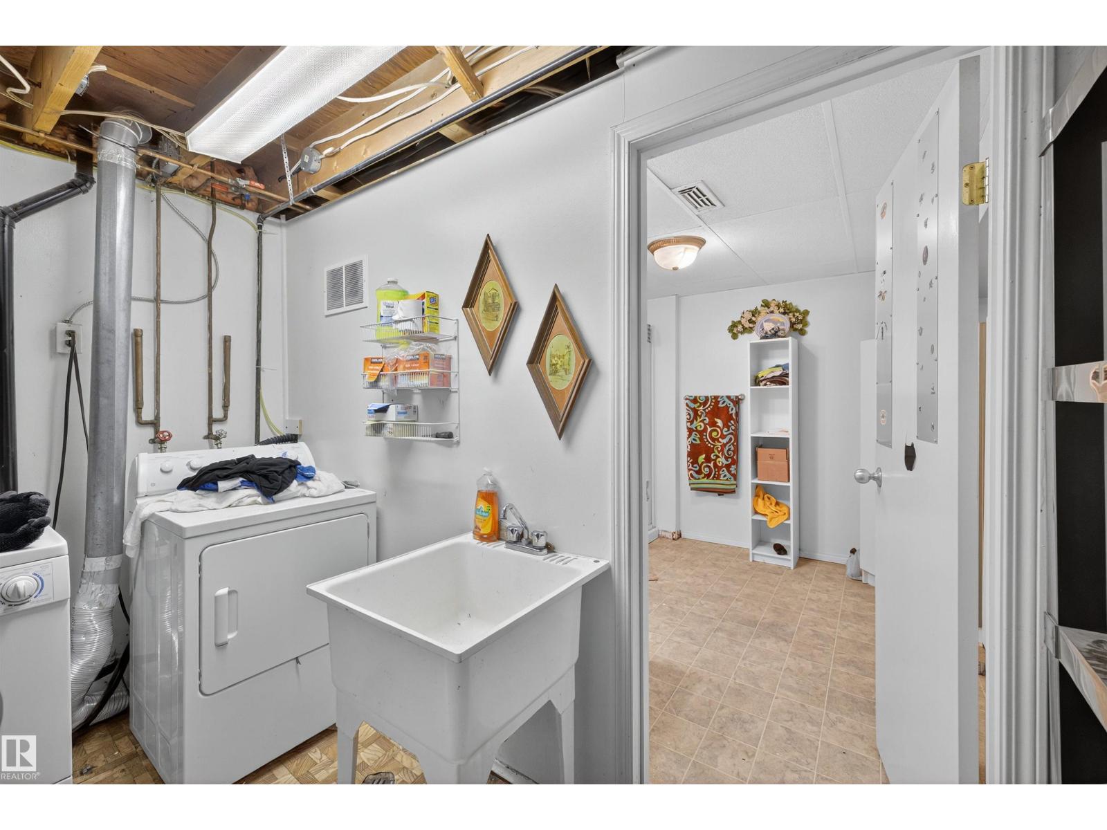 7719 71 AV NW, Edmonton