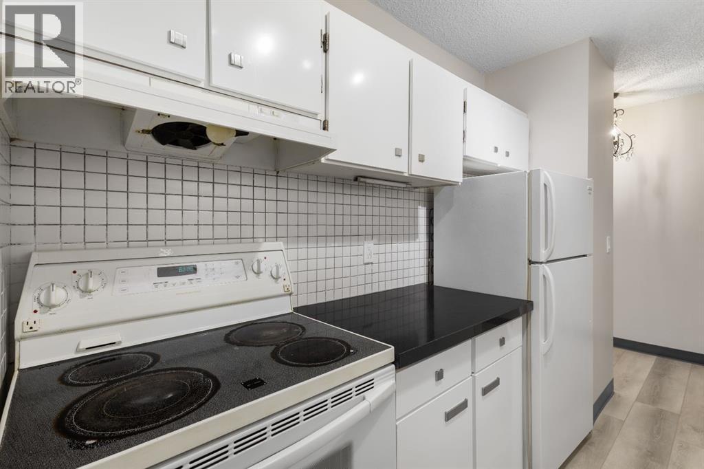 Single Family House for Sale in   Dalton Drive NW Dalhousie Calgary 