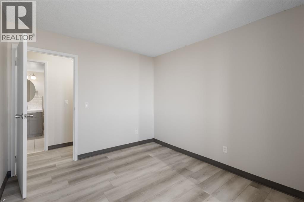 Single Family House for Sale in   Dalton Drive NW Dalhousie Calgary 