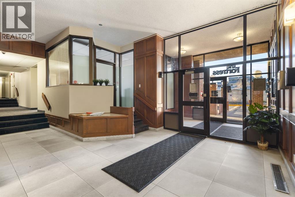 Single Family House for Sale in   Dalton Drive NW Dalhousie Calgary 