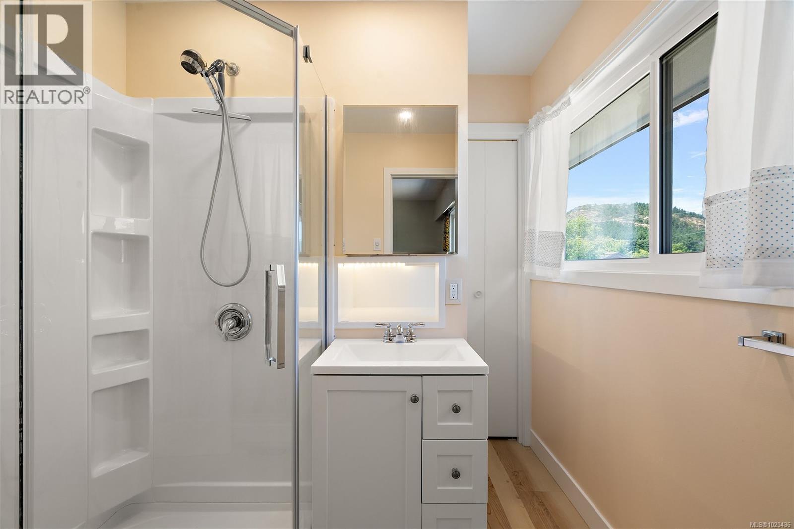  1563 Kenmore Road, Saanich