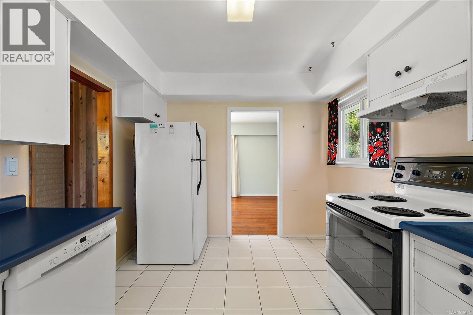  1563 Kenmore Road, Saanich