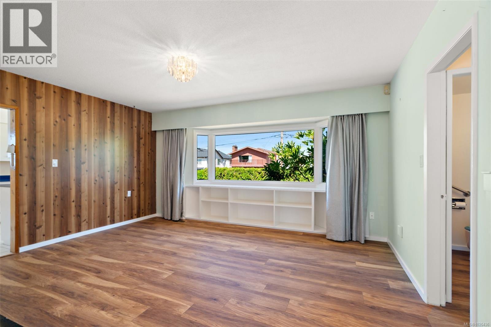  1563 Kenmore Road, Saanich