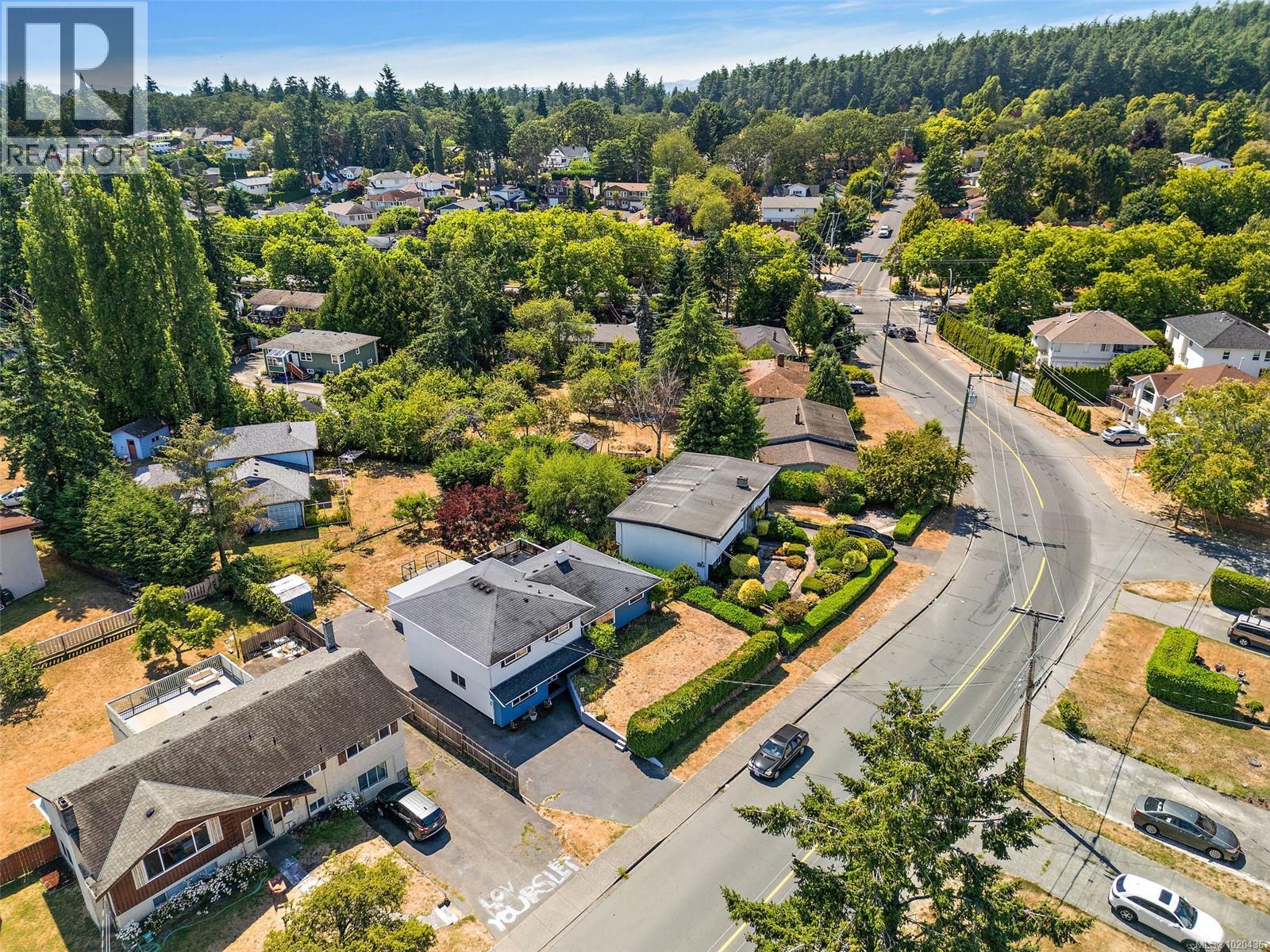  1563 Kenmore Road, Saanich