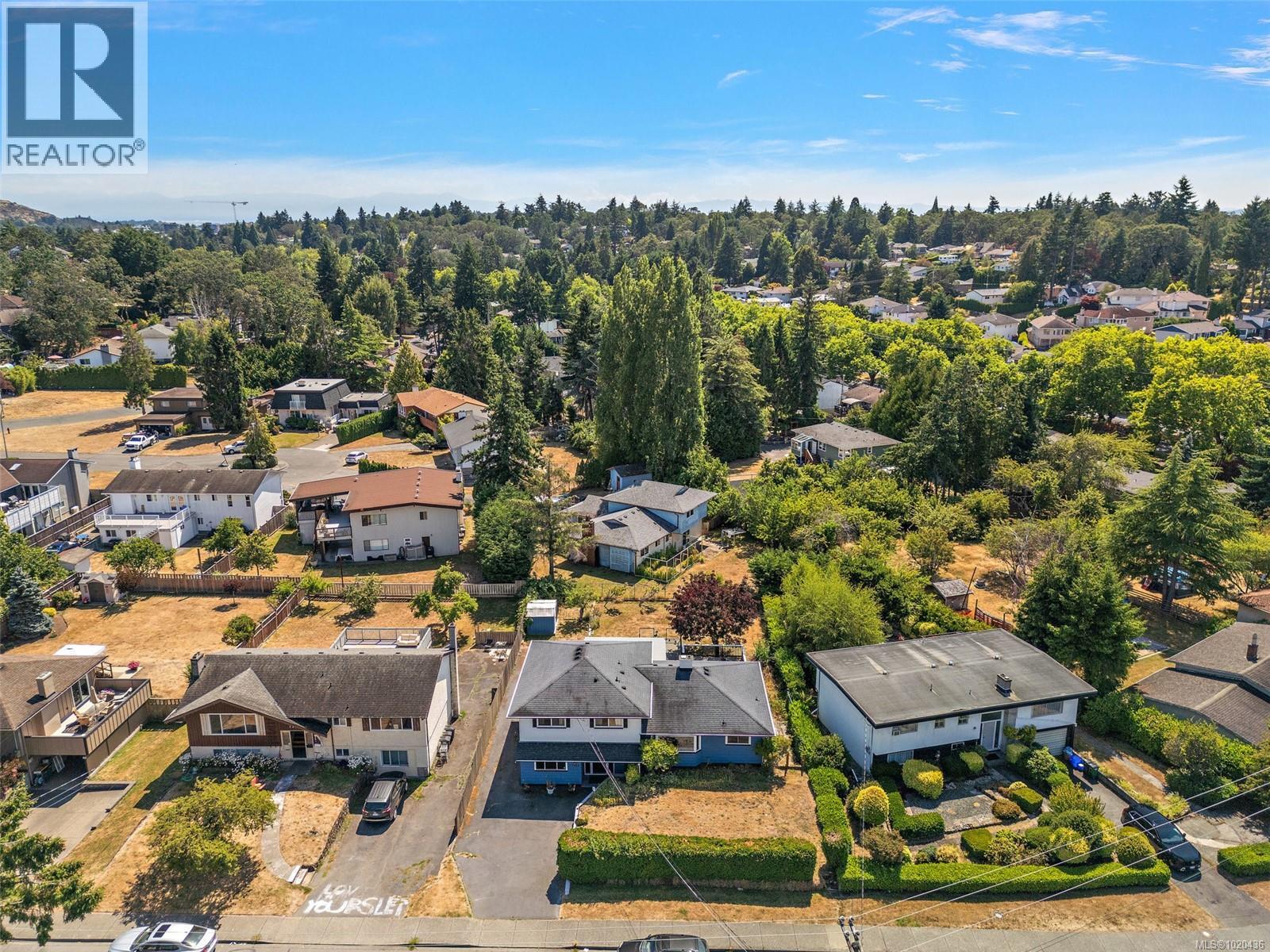  1563 Kenmore Road, Saanich