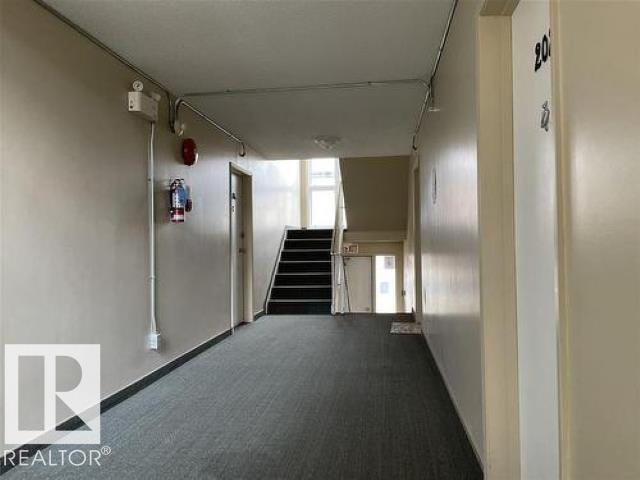 15930 109 AV NW, Edmonton