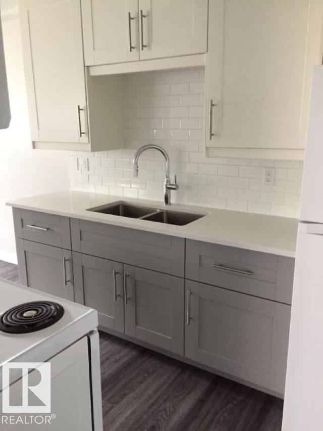 15930 109 AV NW, Edmonton