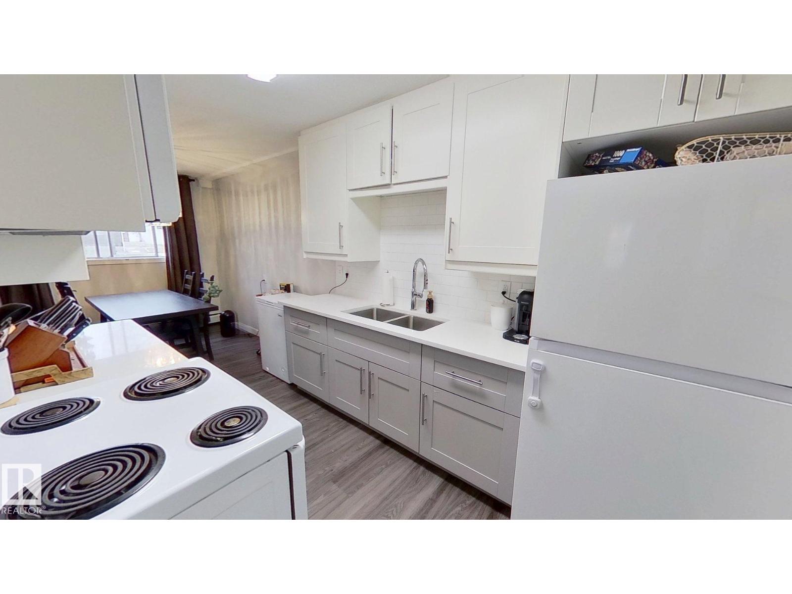 15930 109 AV NW, Edmonton