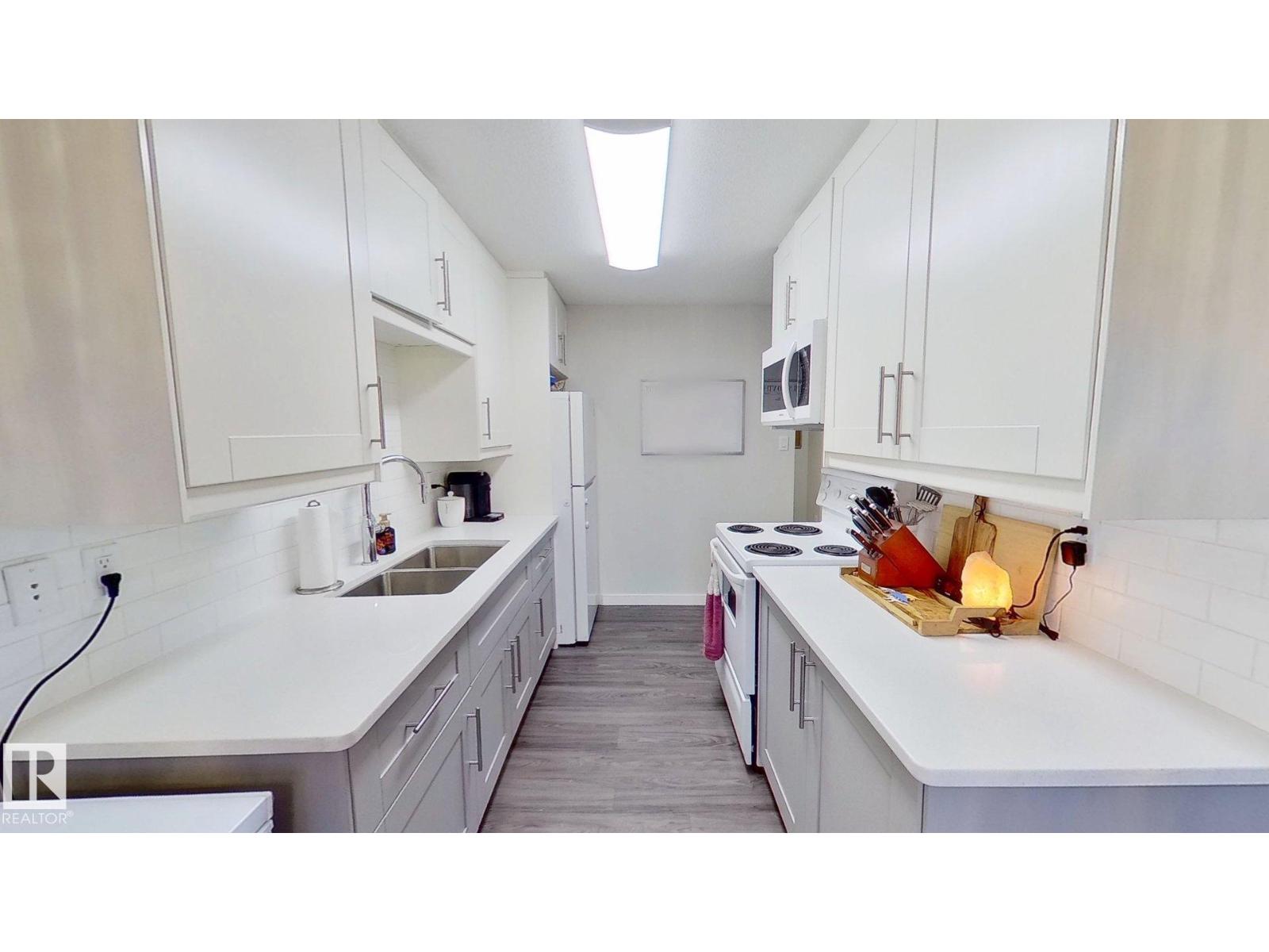 15930 109 AV NW, Edmonton