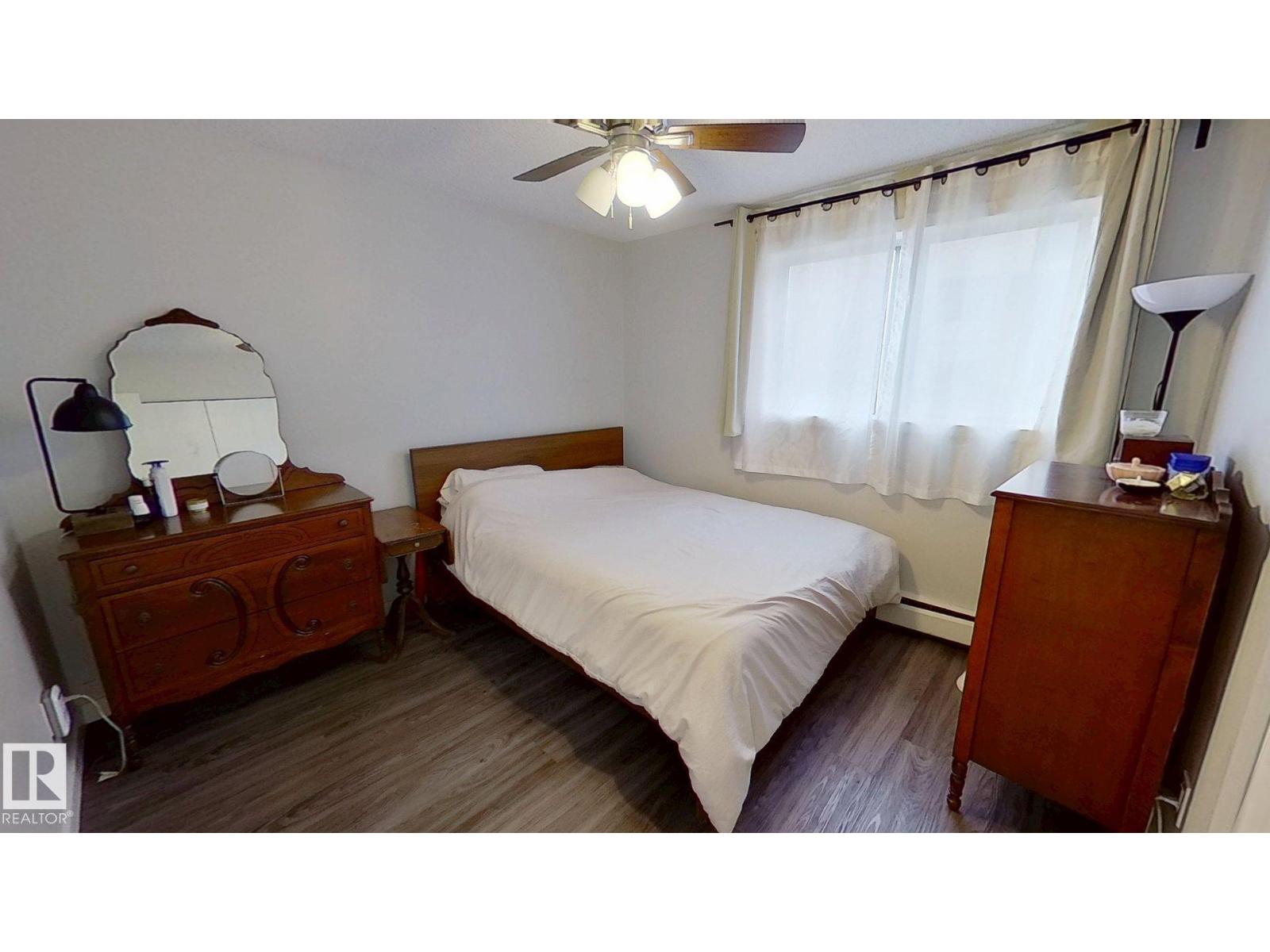 15930 109 AV NW, Edmonton