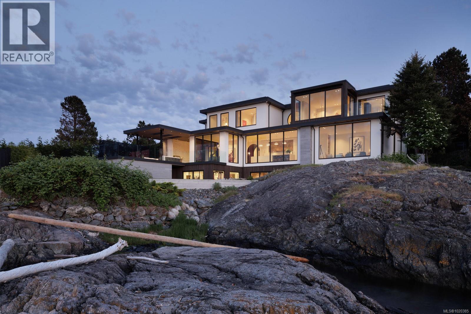  4040 White Rock Street, Saanich