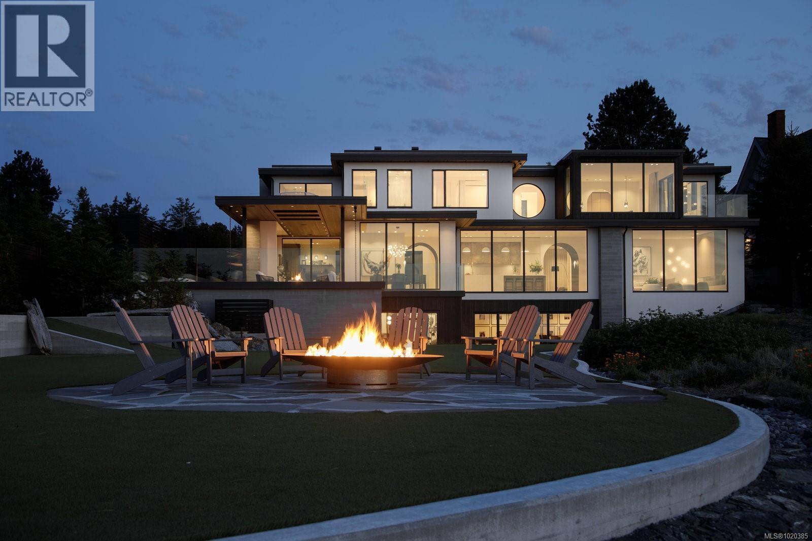  4040 White Rock Street, Saanich