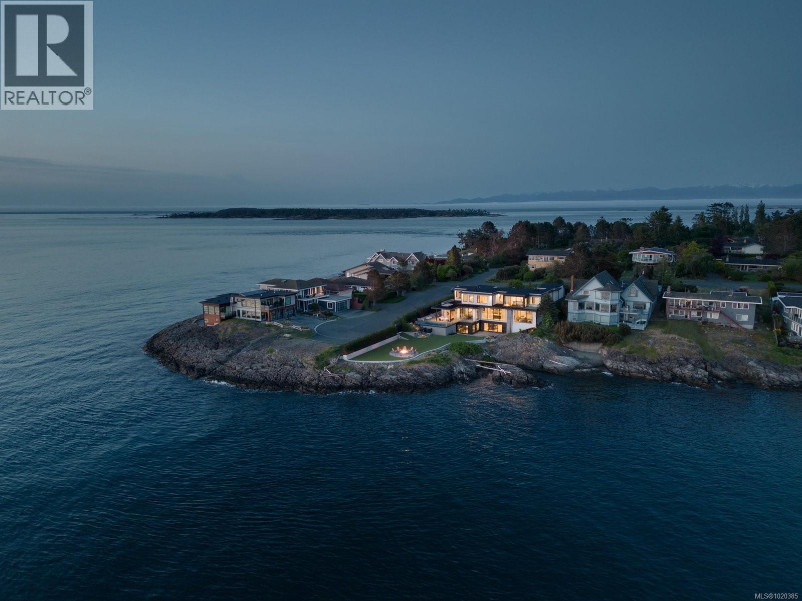  4040 White Rock Street, Saanich