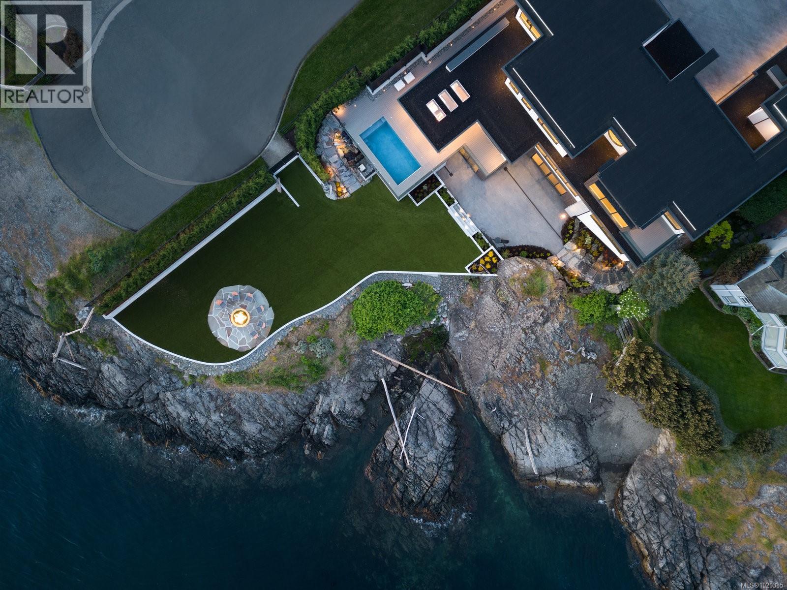  4040 White Rock Street, Saanich