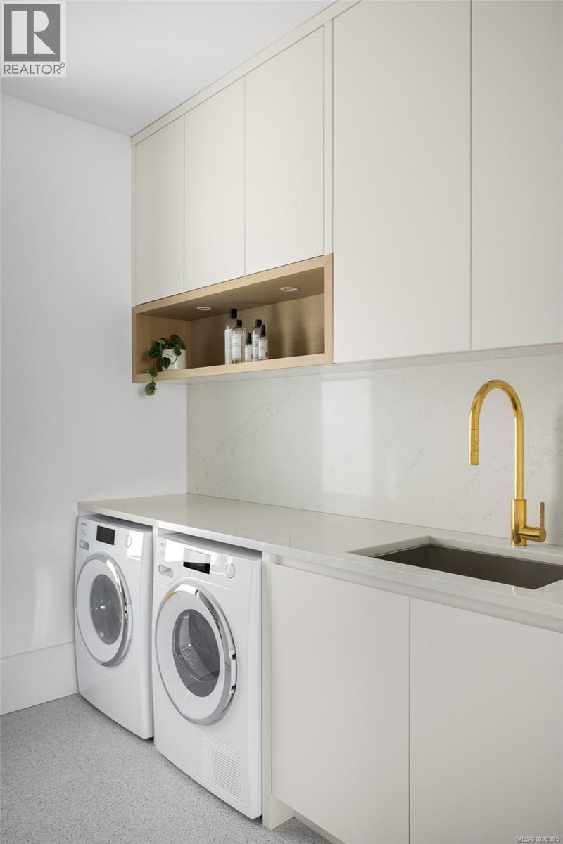  4040 White Rock Street, Saanich