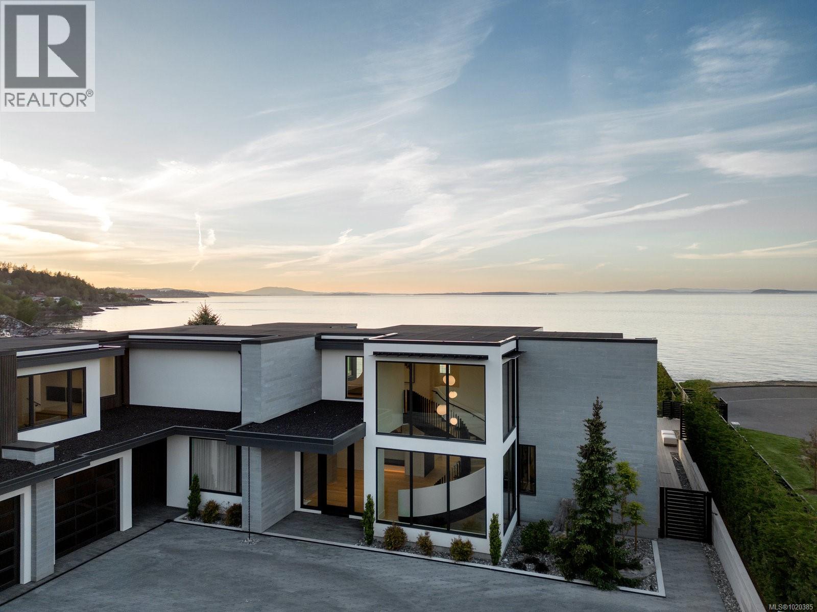  4040 White Rock Street, Saanich