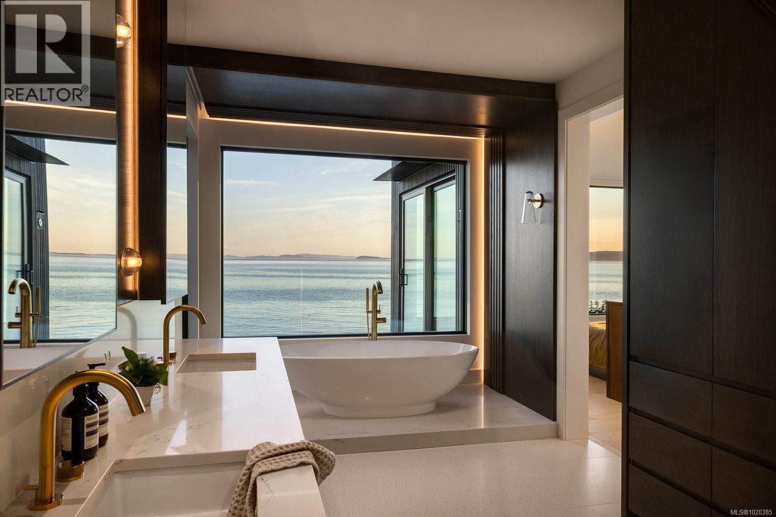  4040 White Rock Street, Saanich