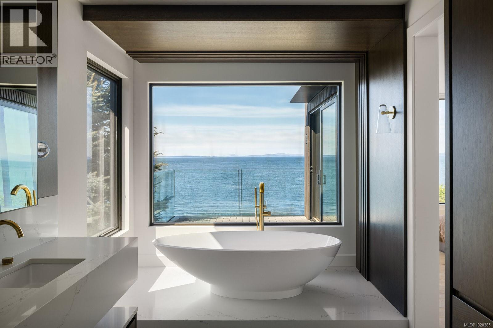  4040 White Rock Street, Saanich