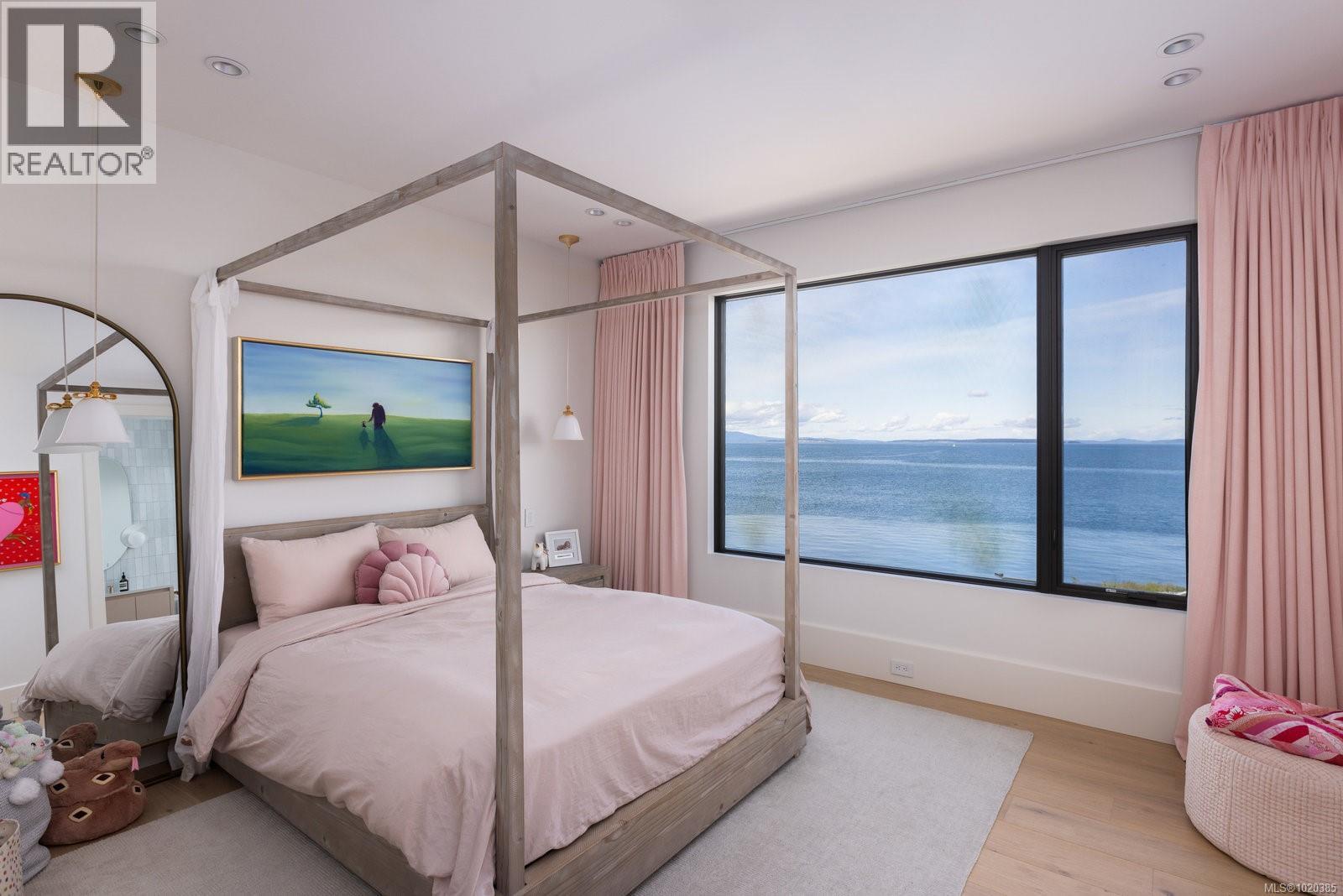  4040 White Rock Street, Saanich