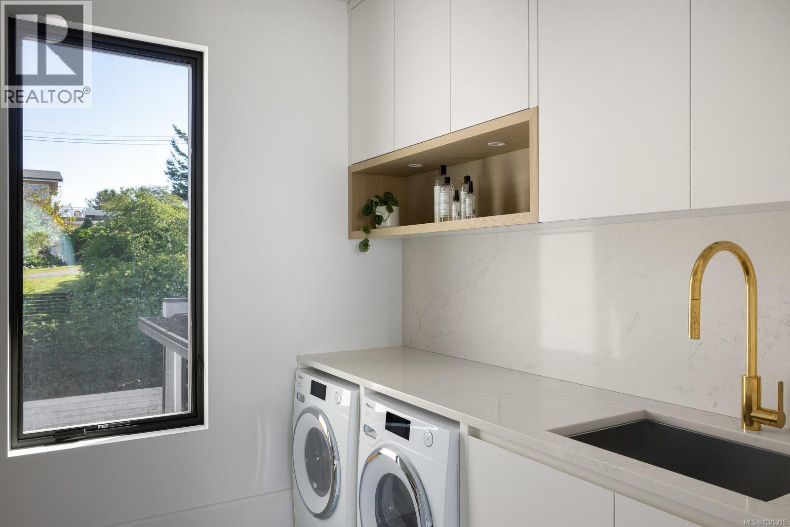  4040 White Rock Street, Saanich