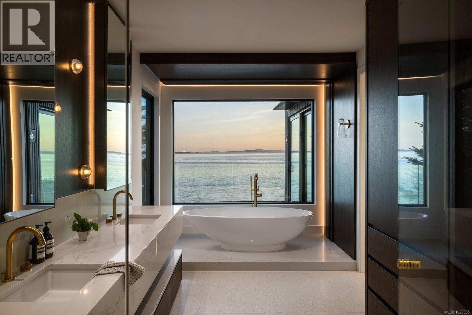  4040 White Rock Street, Saanich