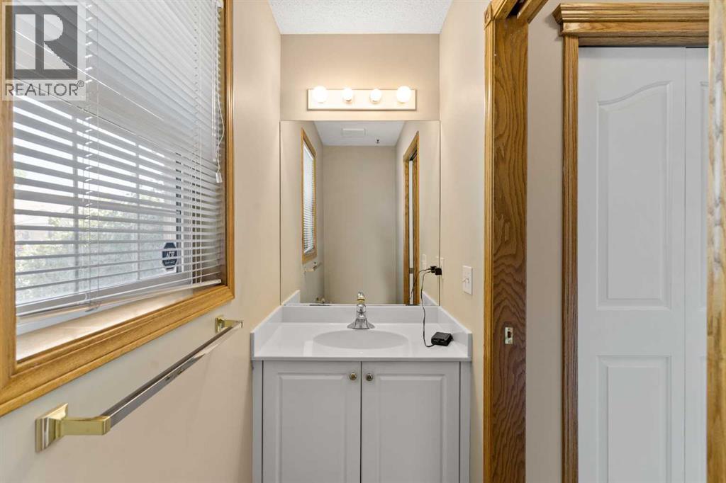 Single Family House for Sale in  Coral Cove NE Coral Springs Calgary 