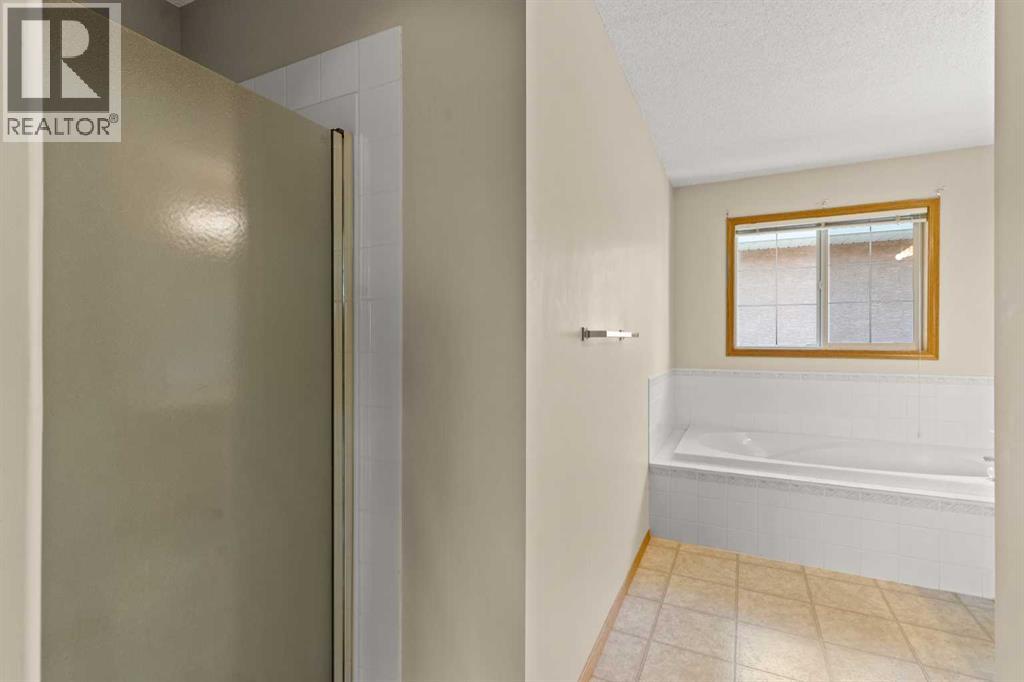 Single Family House for Sale in  Coral Cove NE Coral Springs Calgary 