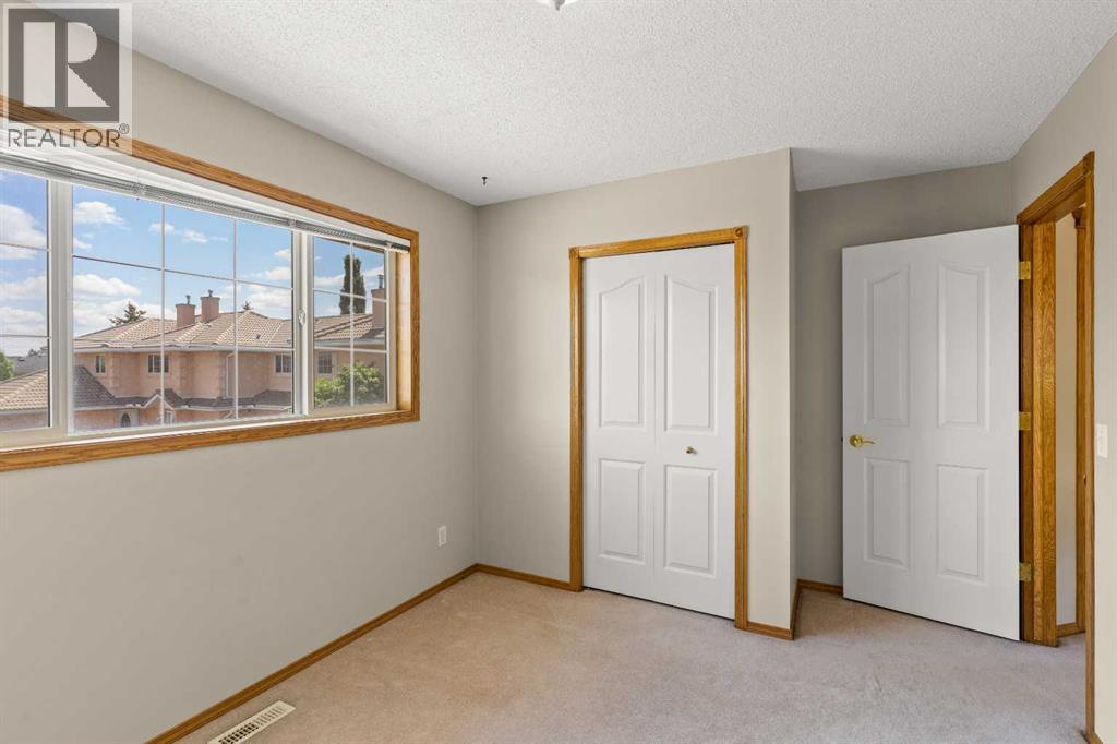 Single Family House for Sale in  Coral Cove NE Coral Springs Calgary 