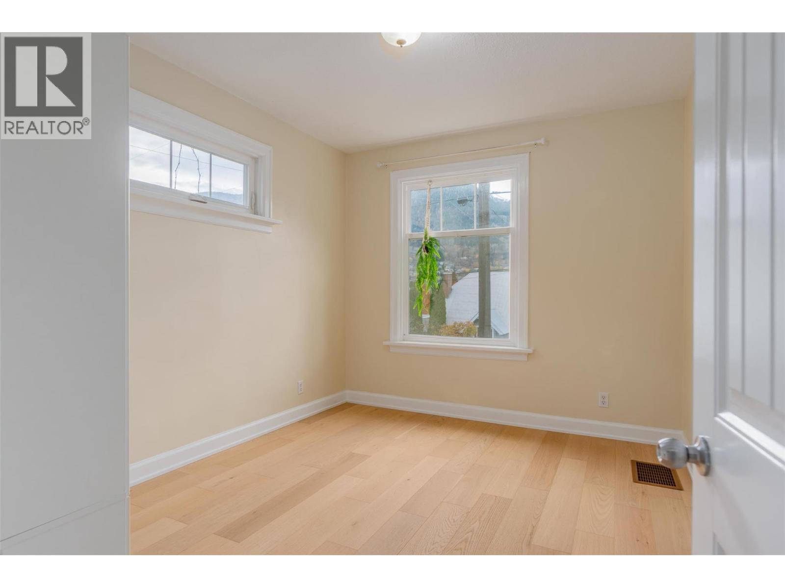 1347 Third Avenue, Trail