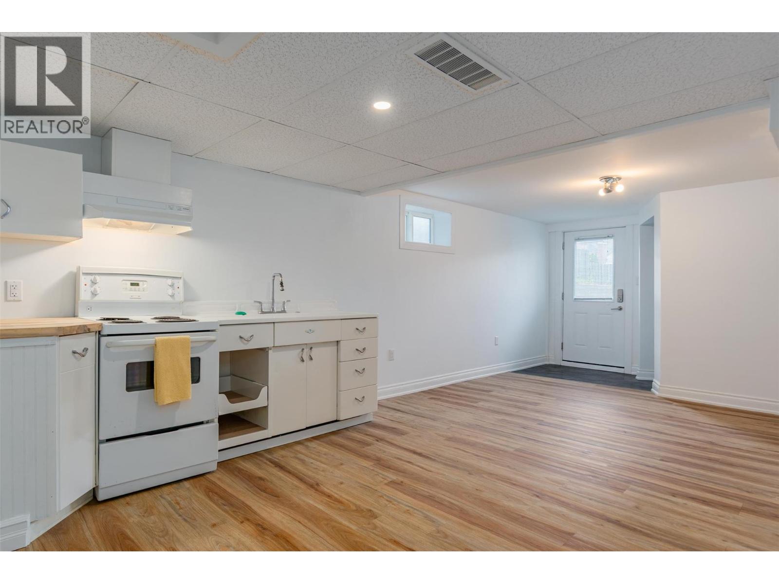 1347 Third Avenue, Trail