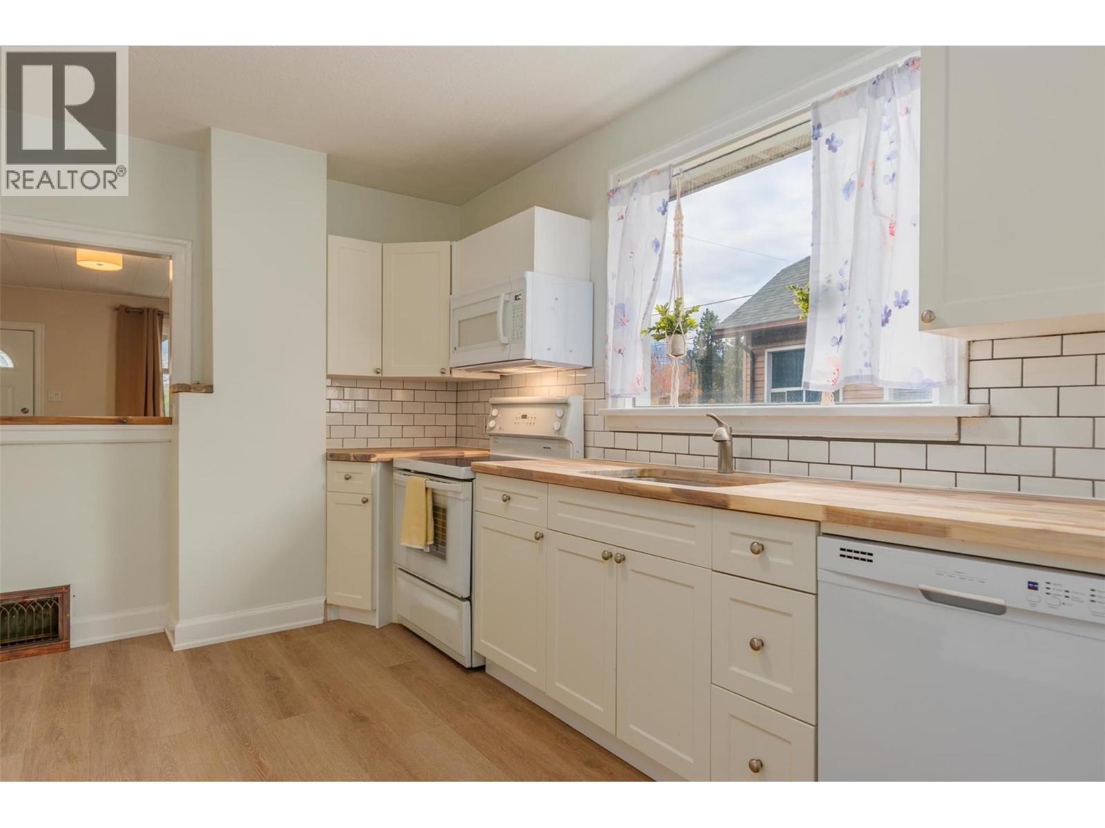 1347 Third Avenue, Trail