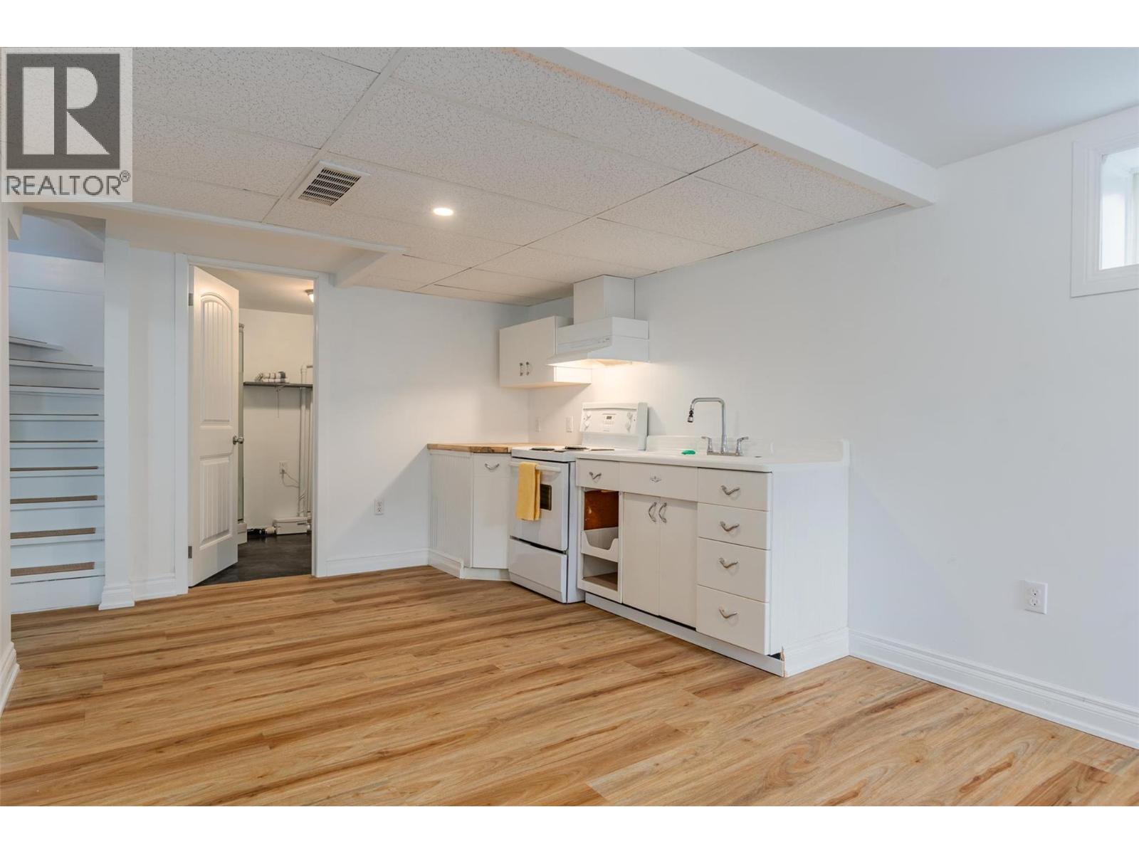 1347 Third Avenue, Trail