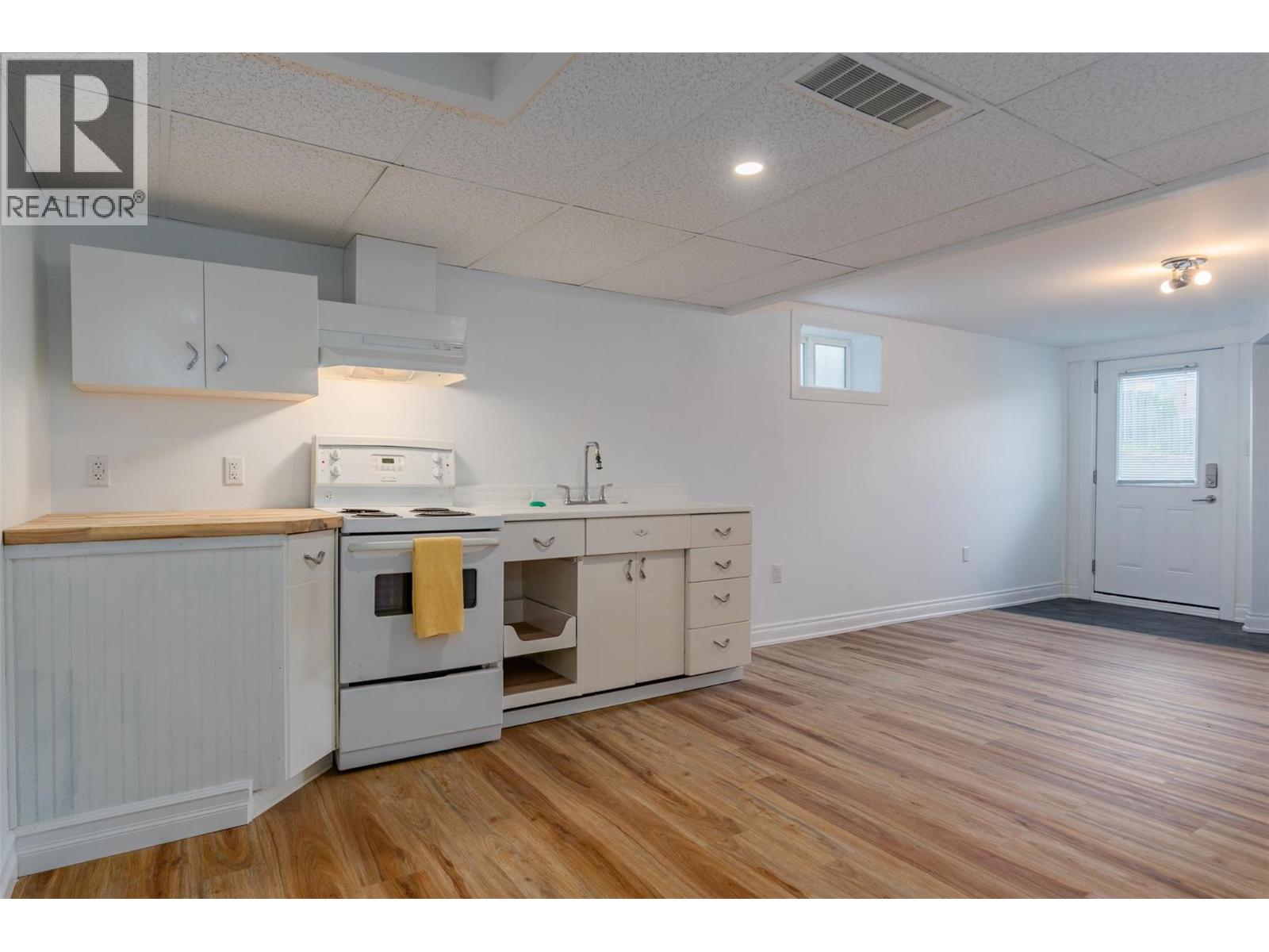 1347 Third Avenue, Trail