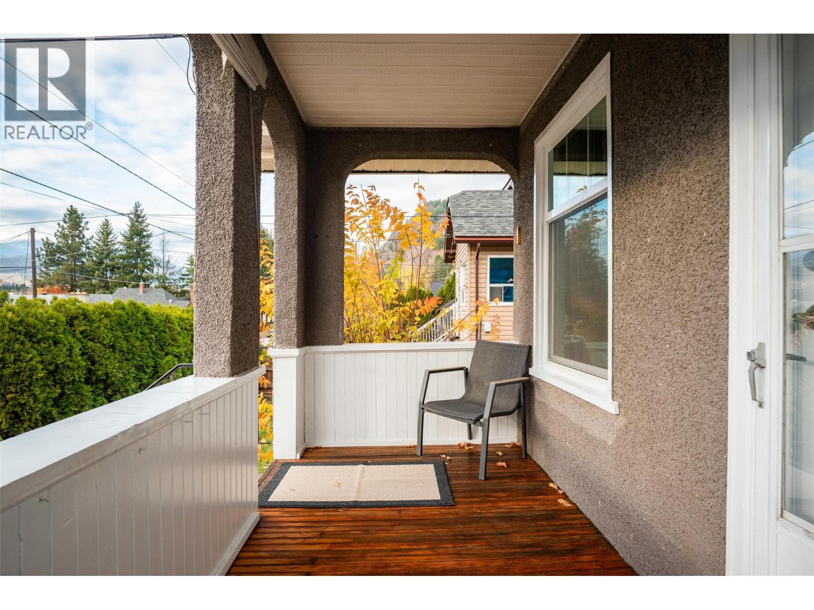 1347 Third Avenue, Trail