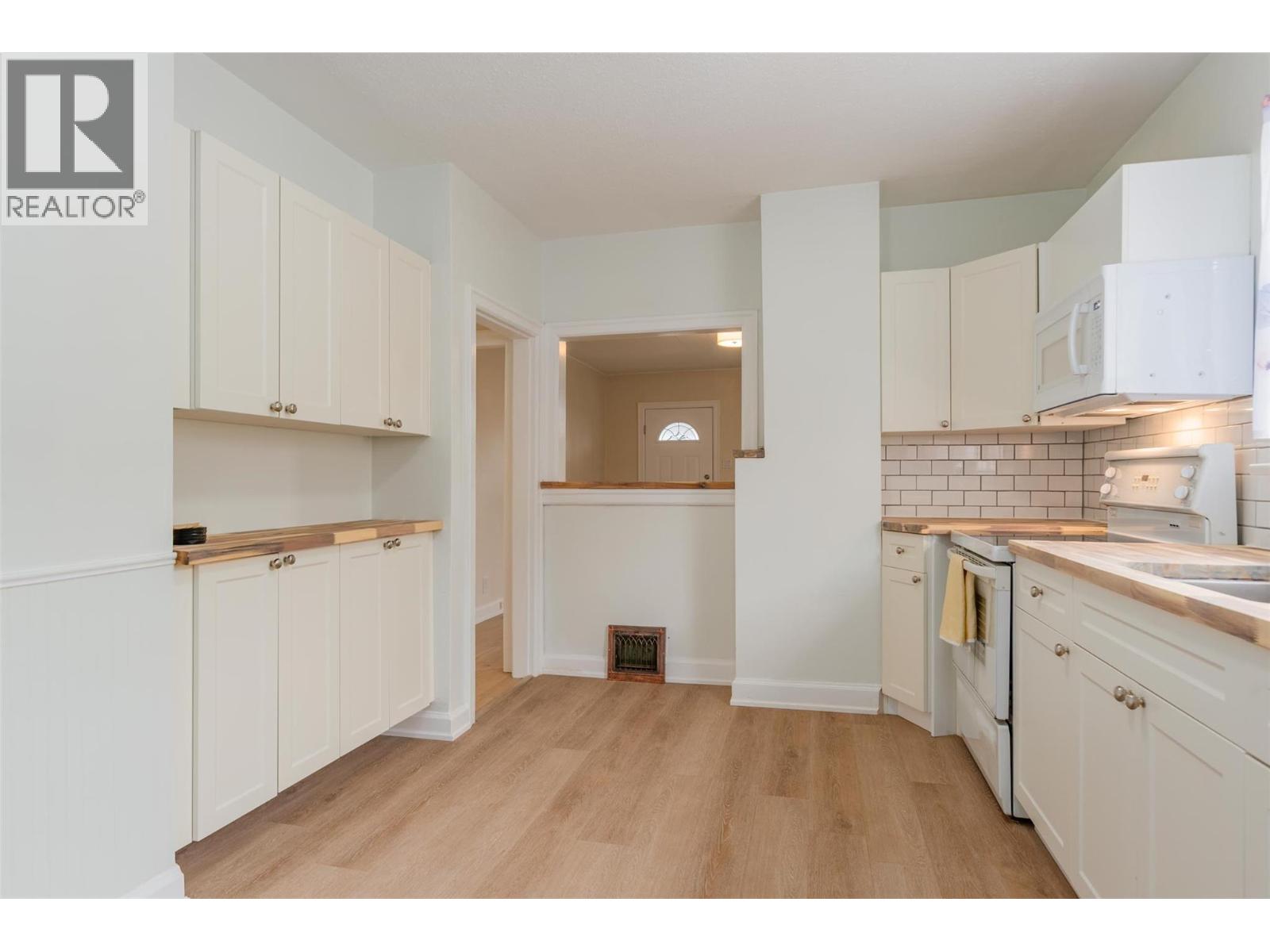 1347 Third Avenue, Trail