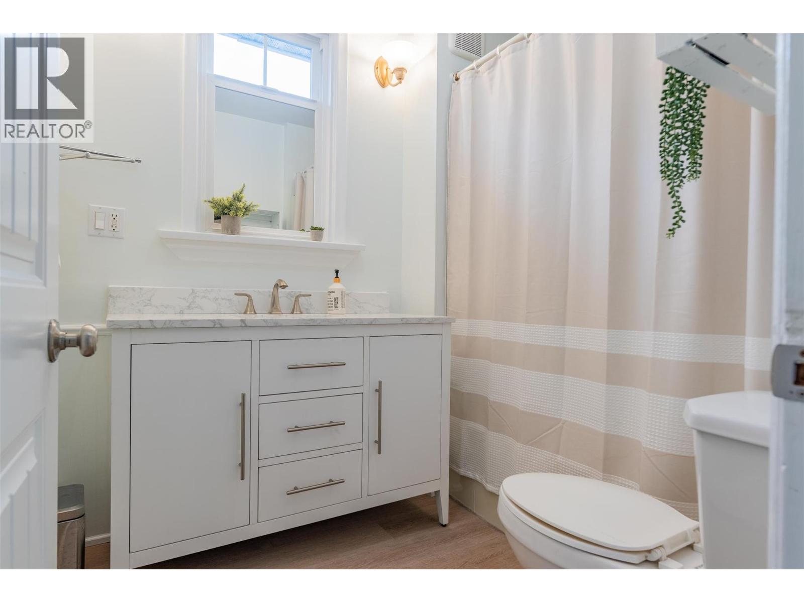 1347 Third Avenue, Trail