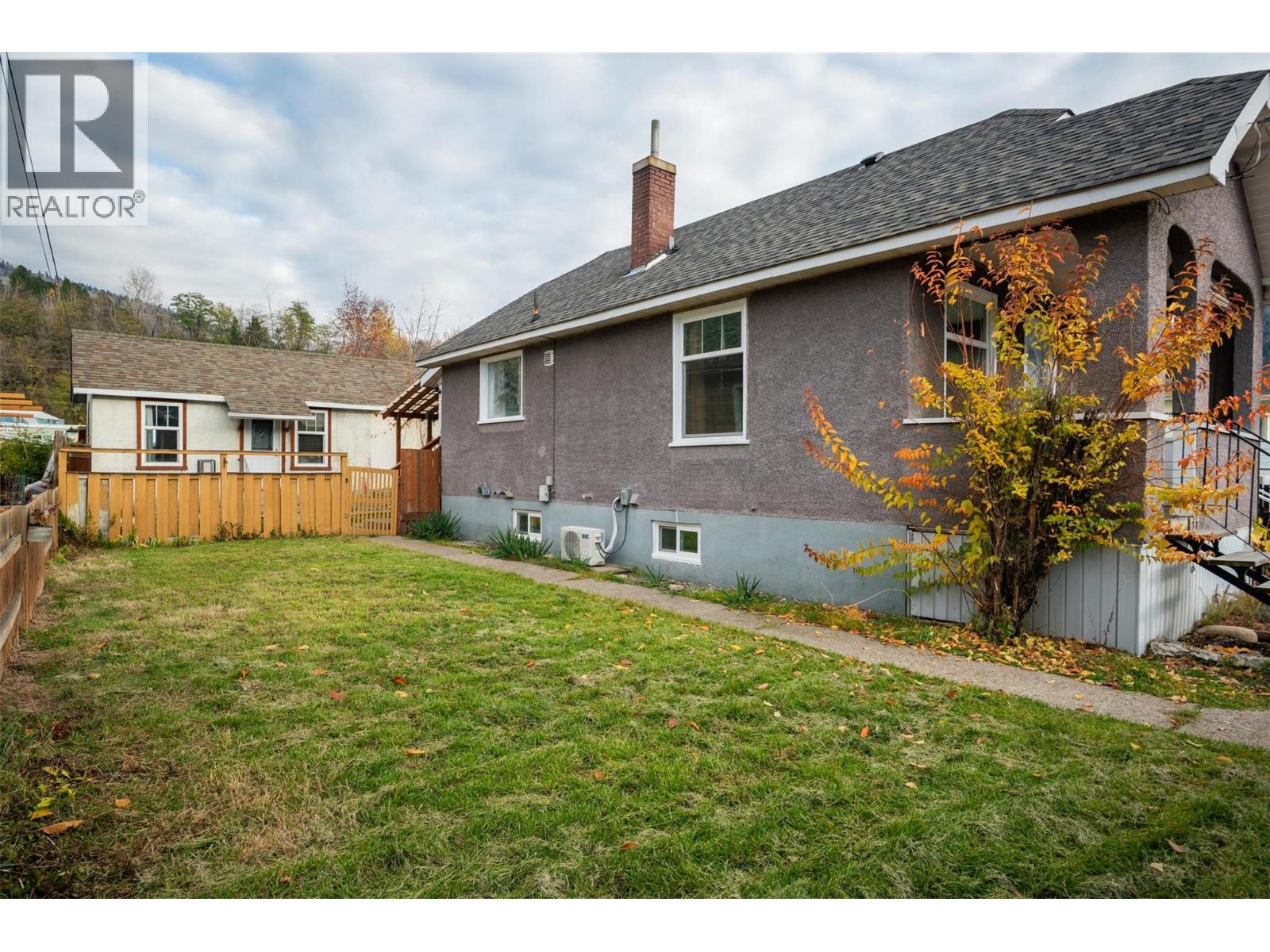 1347 Third Avenue, Trail