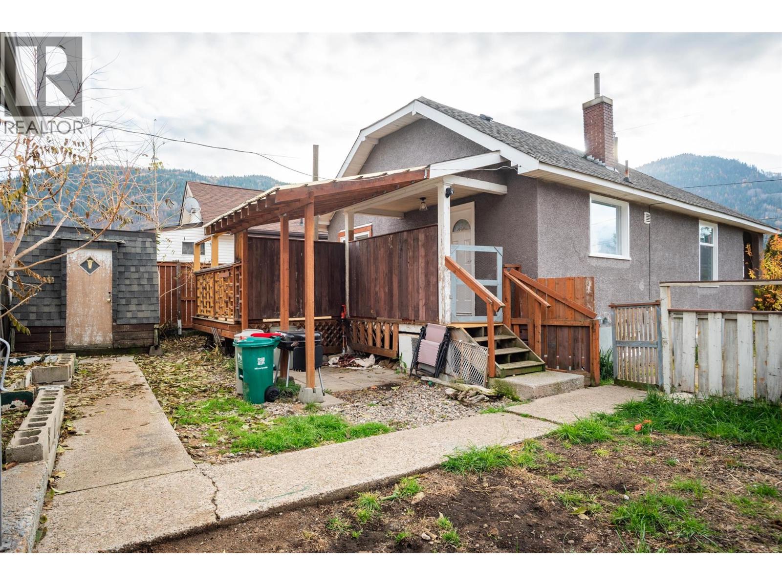 1347 Third Avenue, Trail