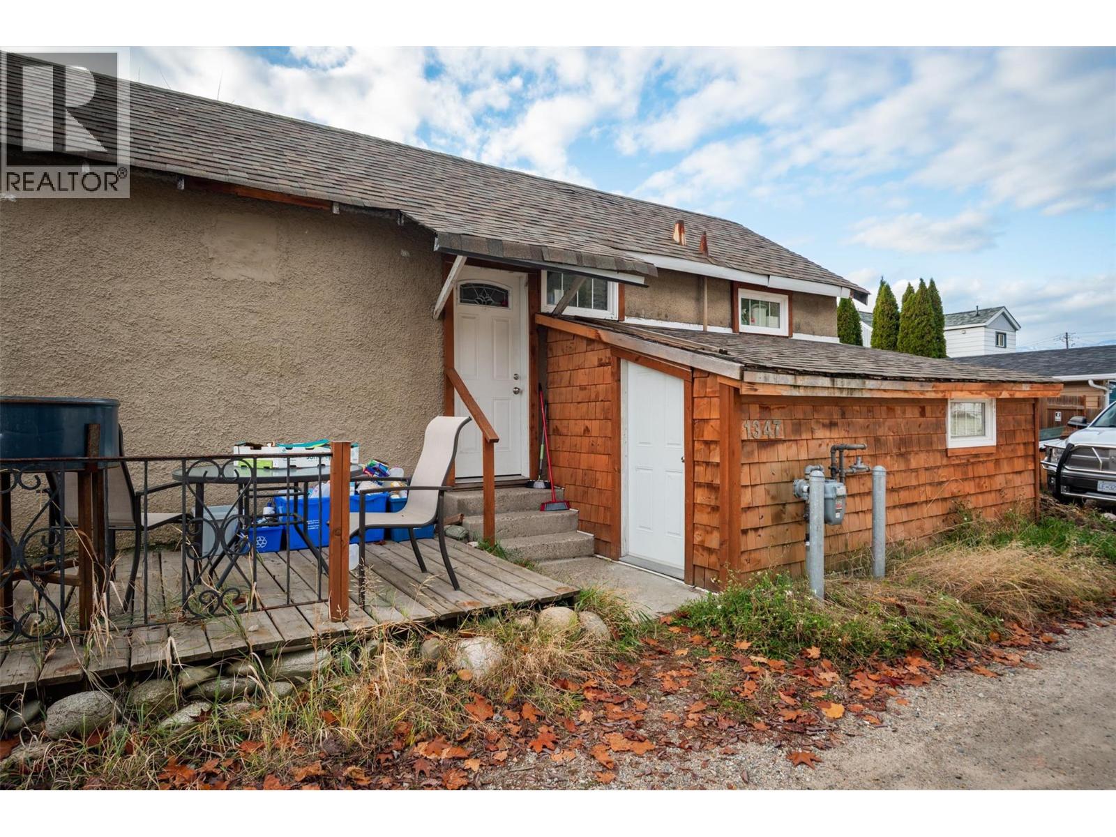 1347 Third Avenue, Trail