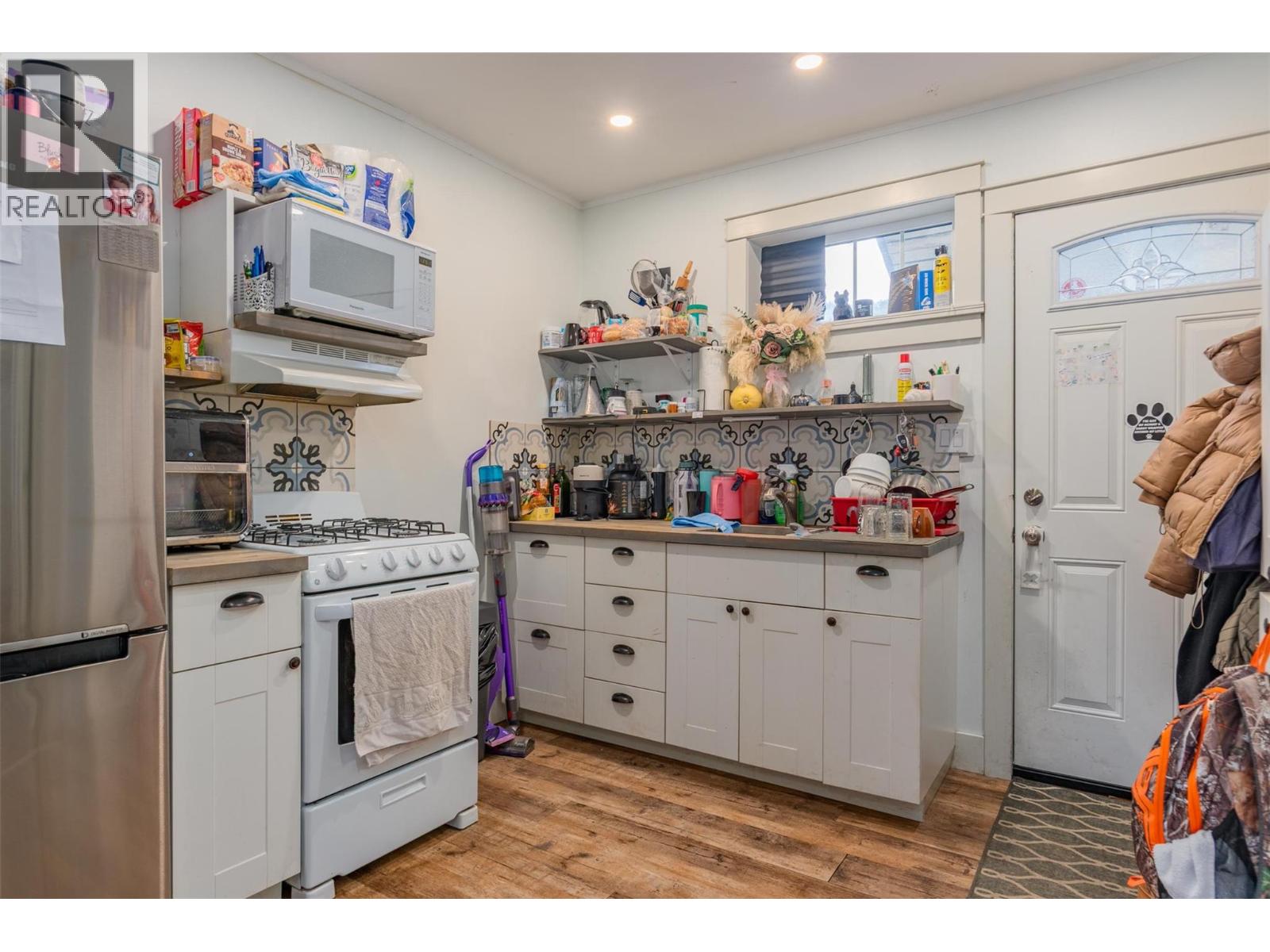 1347 Third Avenue, Trail