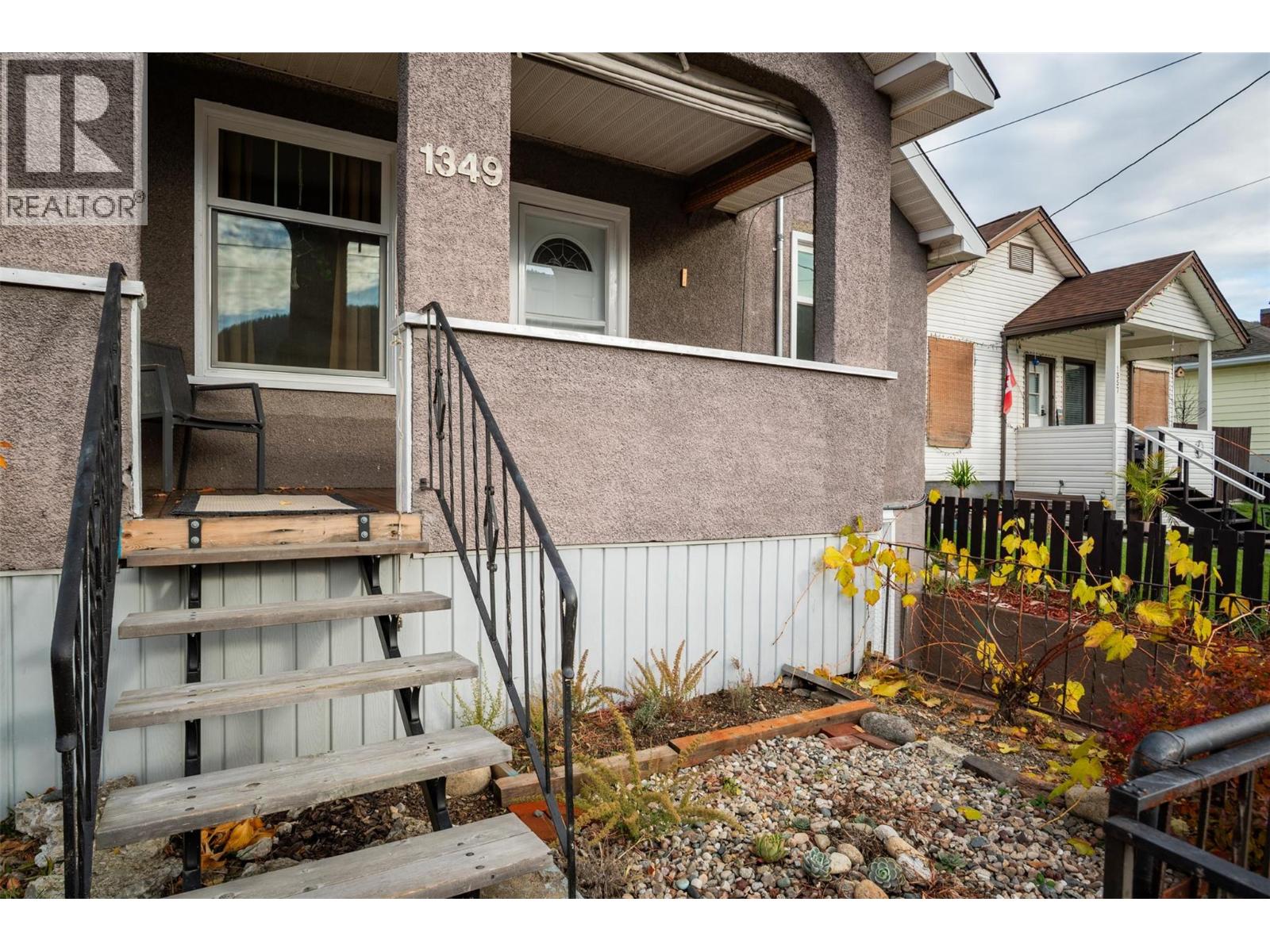 1347 Third Avenue, Trail