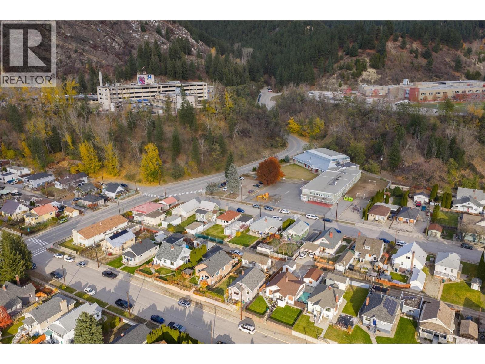 1347 Third Avenue, Trail