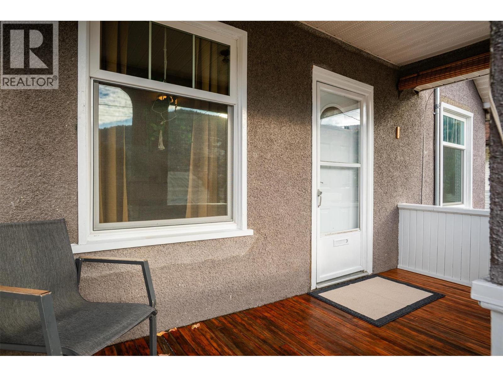 1347 Third Avenue, Trail