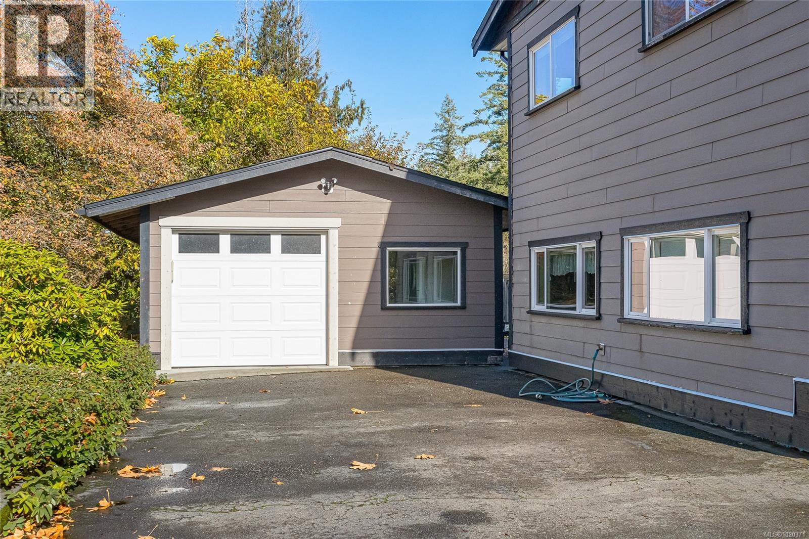 2775 Ortona Rd, Westholme