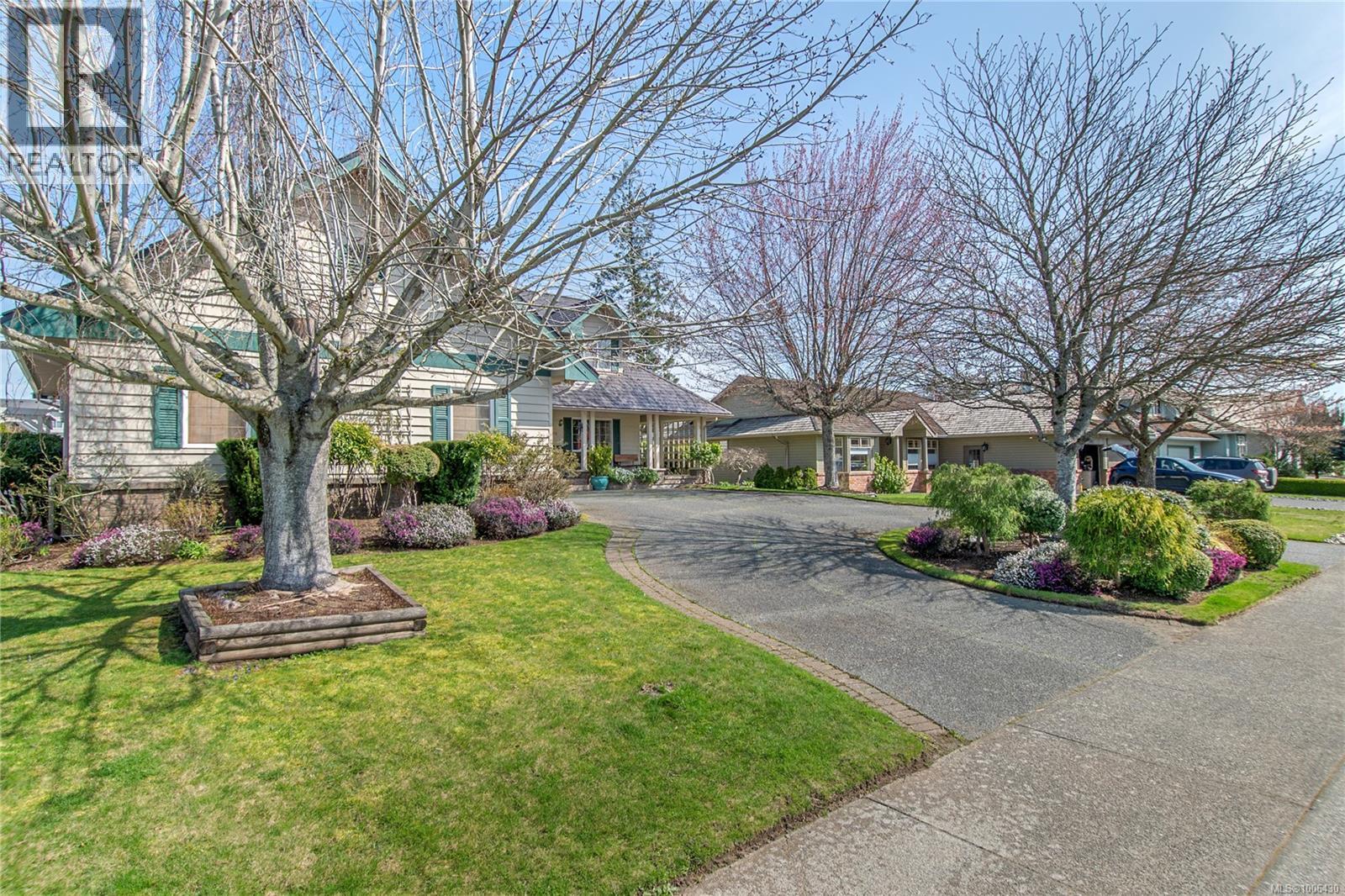 2996 Royal Vista Way, Courtenay