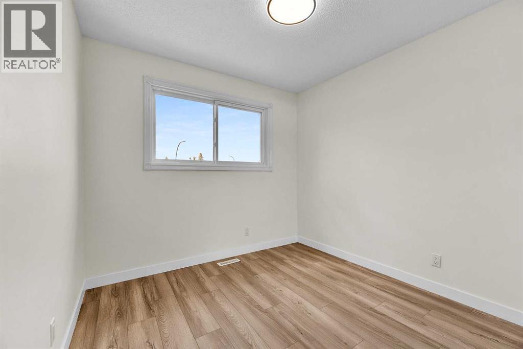 Single Family House 4 Level for Sale in   Street SE Penbrooke Meadows Calgary 