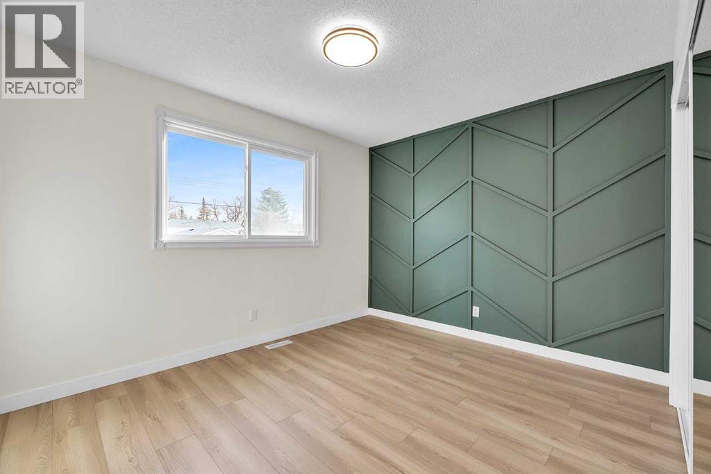 Single Family House 4 Level for Sale in   Street SE Penbrooke Meadows Calgary 