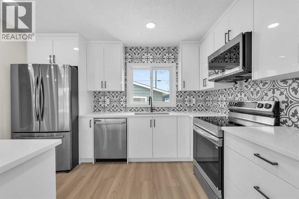 Single Family House 4 Level for Sale in   Street SE Penbrooke Meadows Calgary 