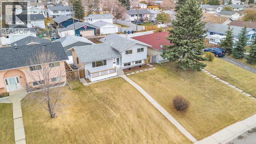 Single Family House 4 Level for Sale in   Street SE Penbrooke Meadows Calgary 