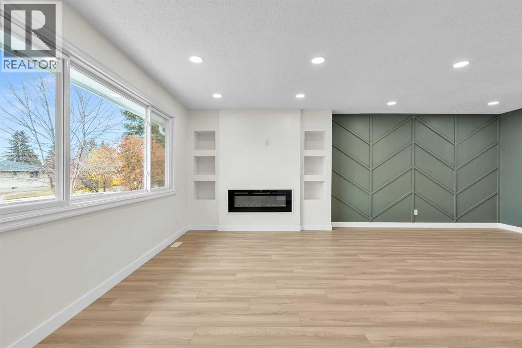 Single Family House 4 Level for Sale in   Street SE Penbrooke Meadows Calgary 